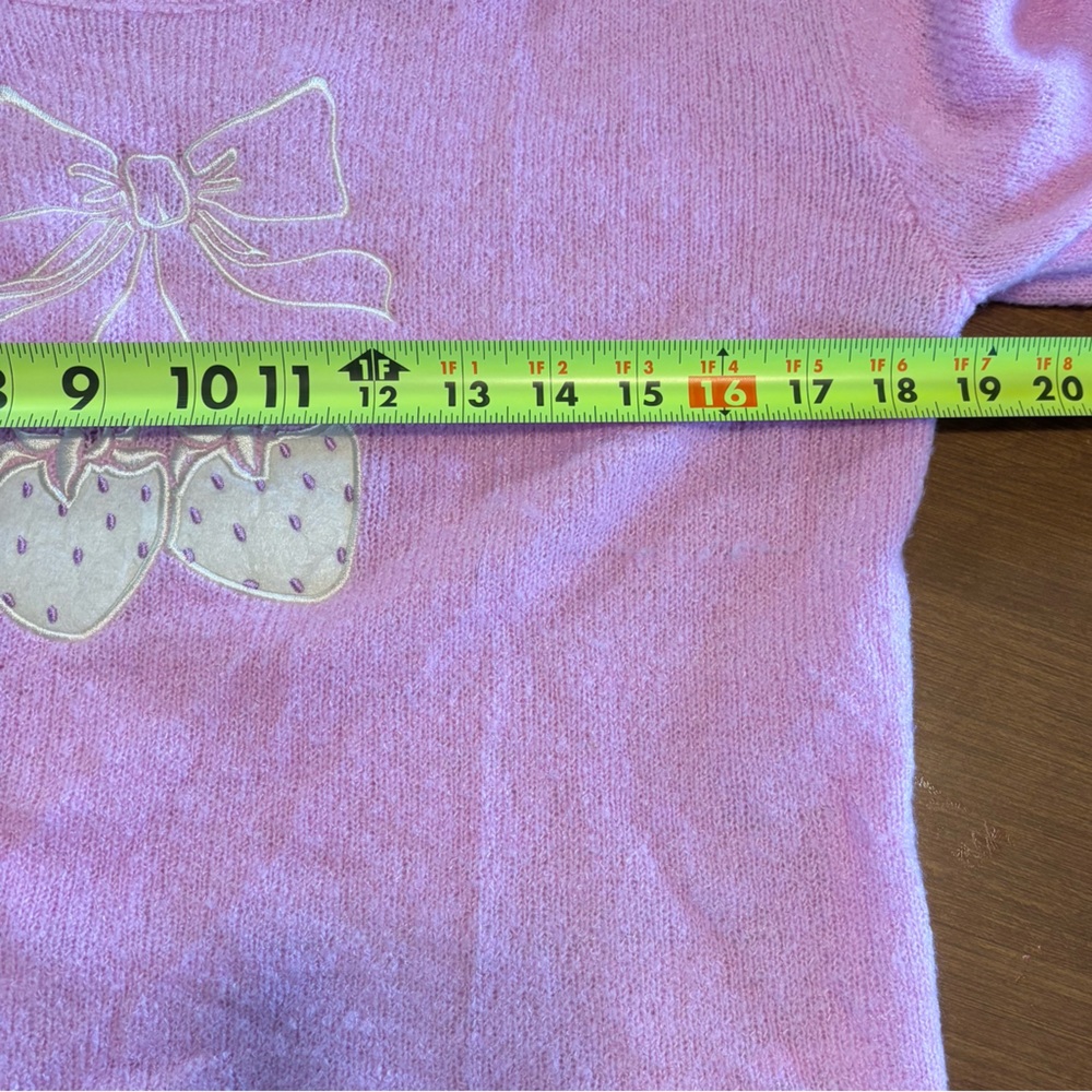 Cute light pink sweater with strawberry bow, juniors large - Picture 7 of 8